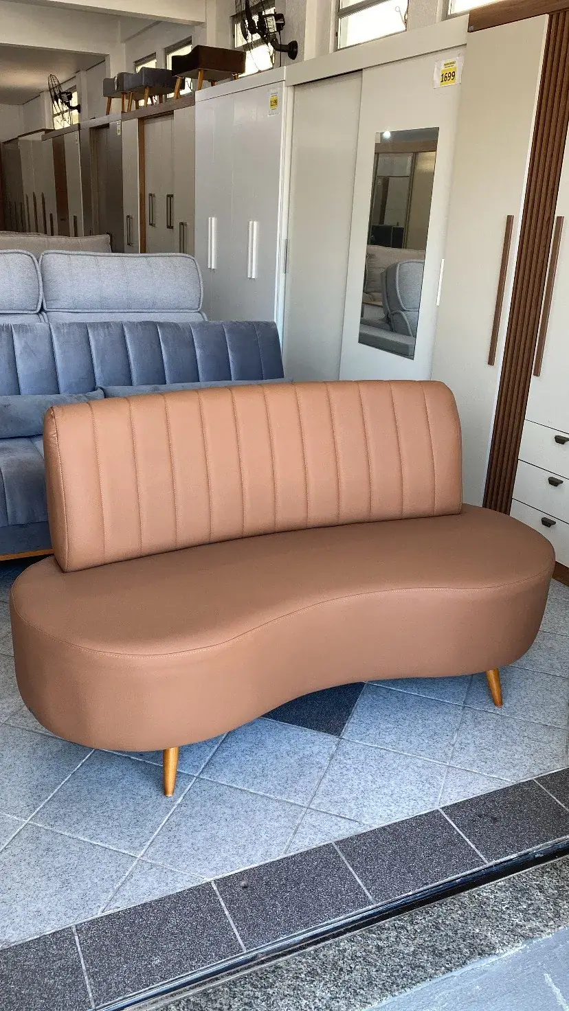 Living orgânico em corino marrom